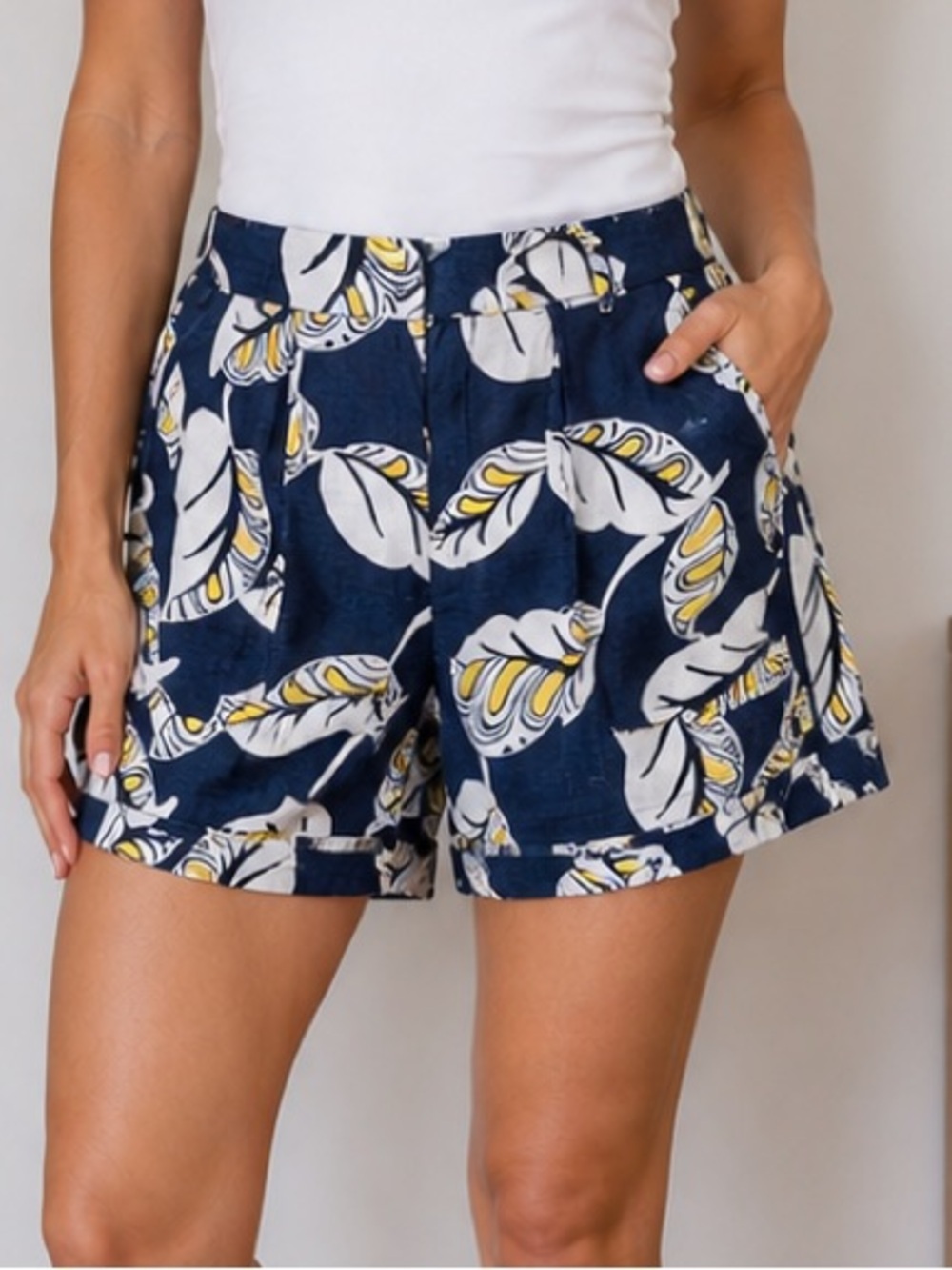 J.Crew Linen Blend Leaf Print Shorts Size 2 Navy White Summer